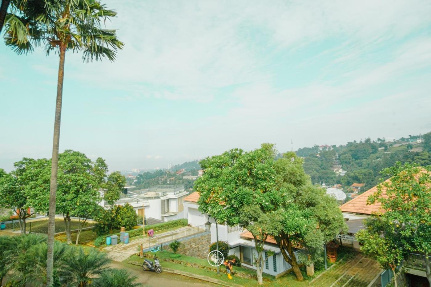 Rumah liburan Kirei Mountain View 7 Bedrooms With A Private Swimming Pool Bandung