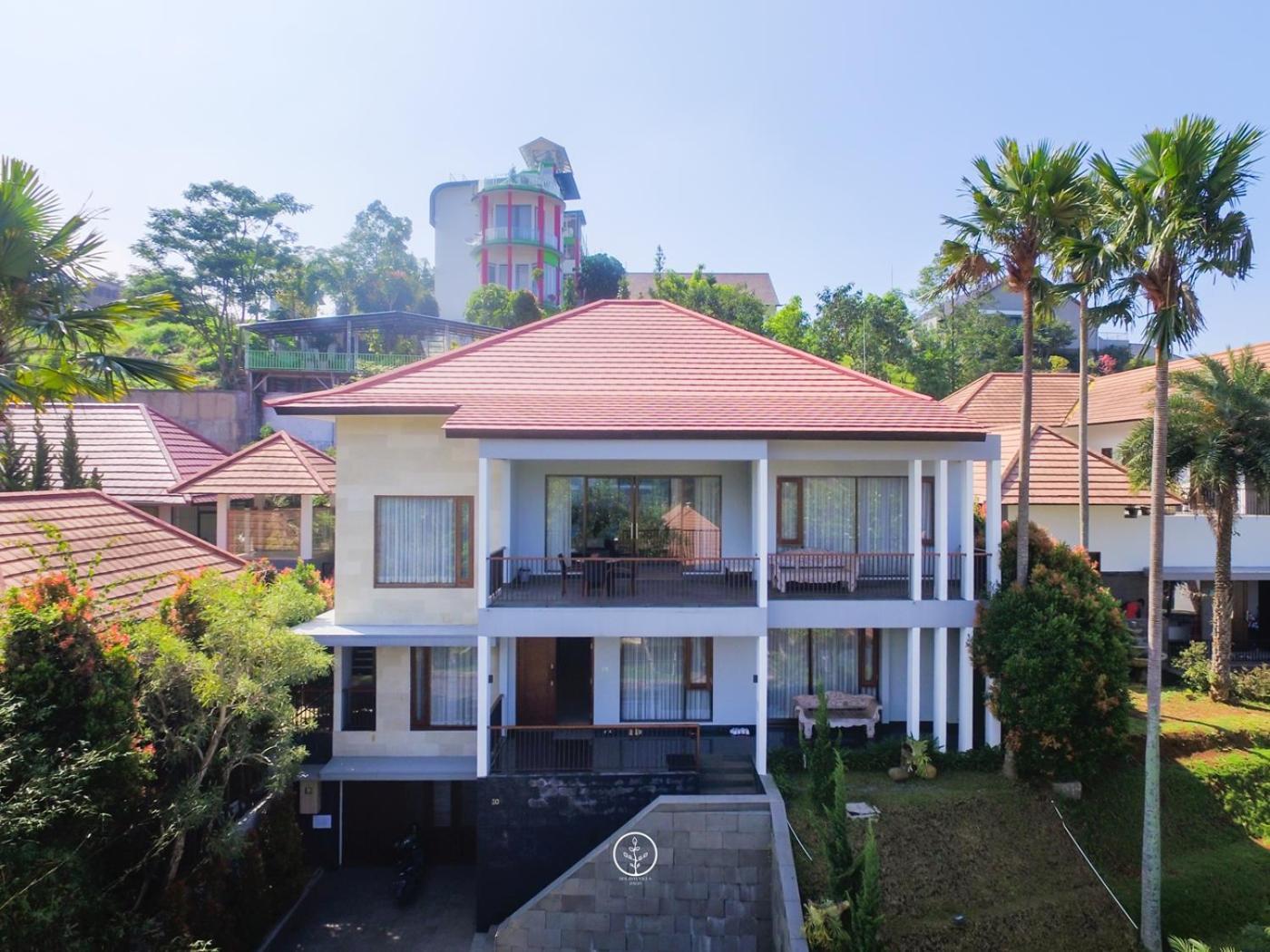 Rumah liburan Kirei Mountain View 7 Bedrooms With A Private Swimming Pool
