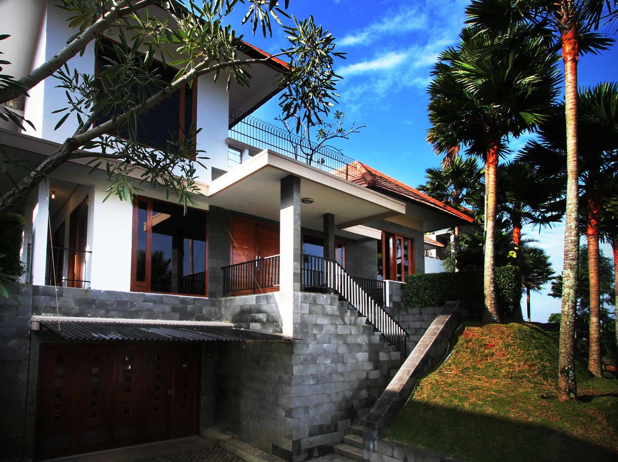 Rumah liburan Kirei Mountain View 7 Bedrooms With A Private Swimming Pool *