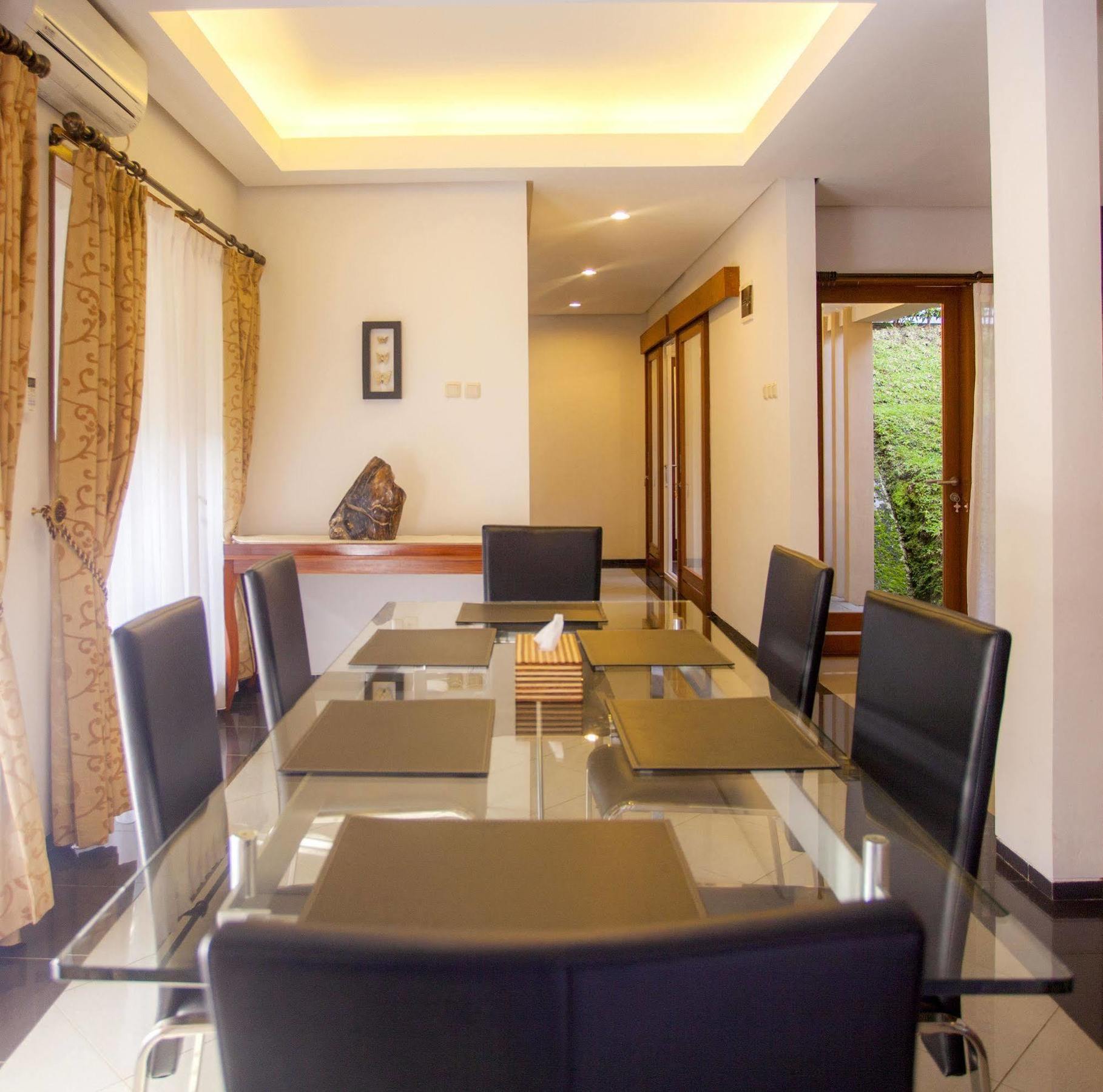 Rumah liburan Kirei Mountain View 7 Bedrooms With A Private Swimming Pool Bandung