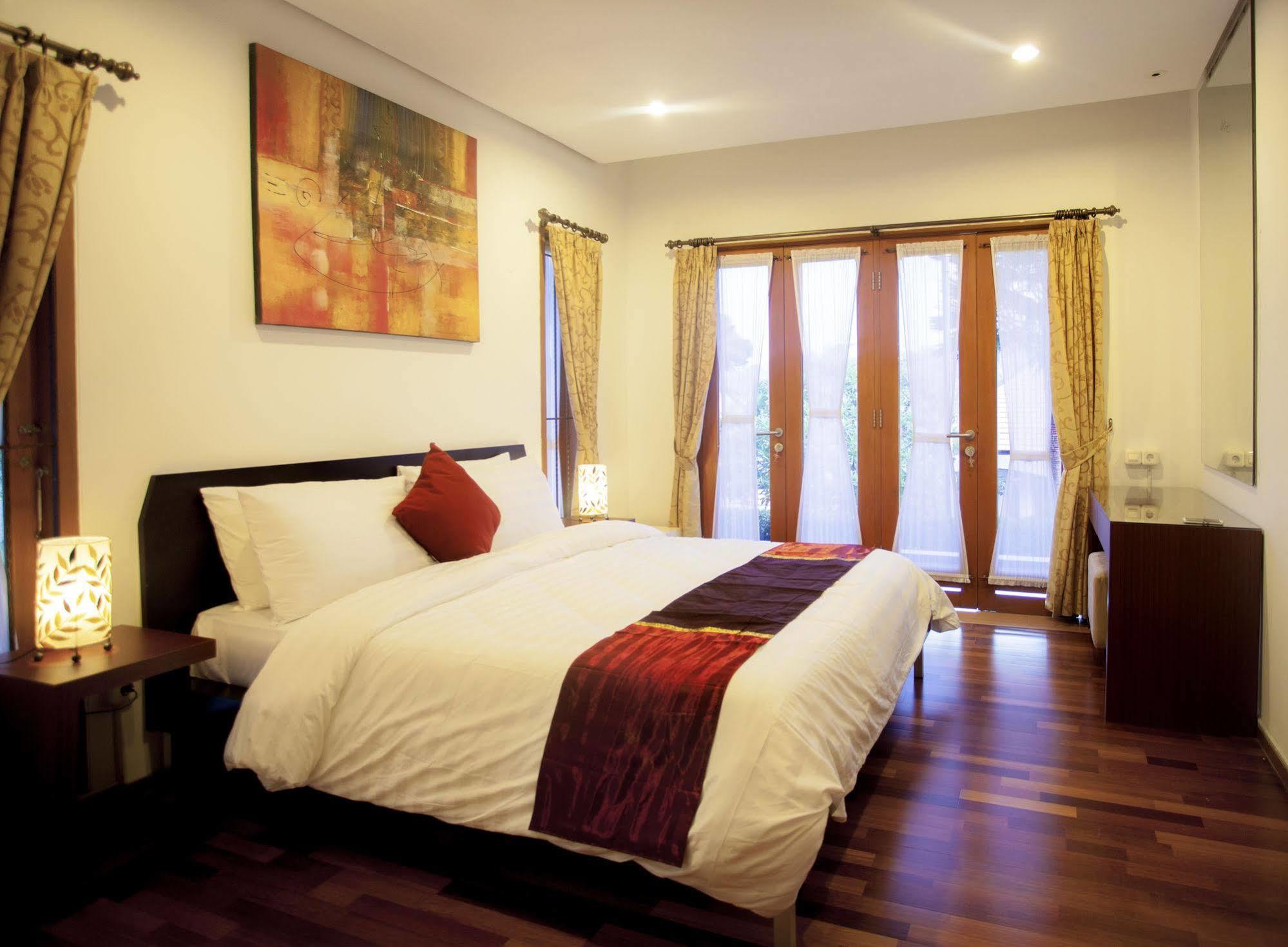 Kirei Mountain View 7 Bedrooms With A Private Swimming Pool Bandung