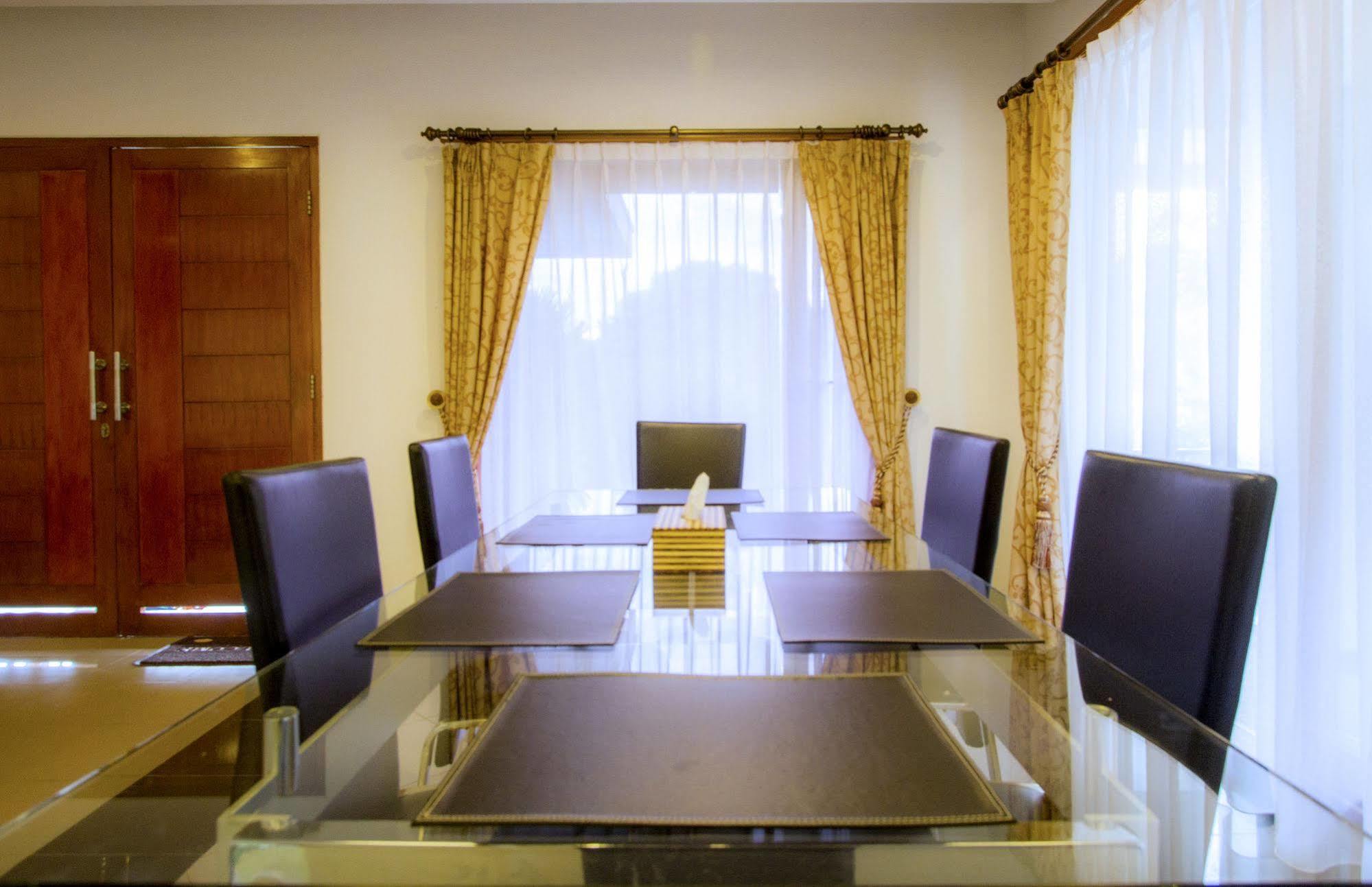 Kirei Mountain View 7 Bedrooms With A Private Swimming Pool Rumah liburan *